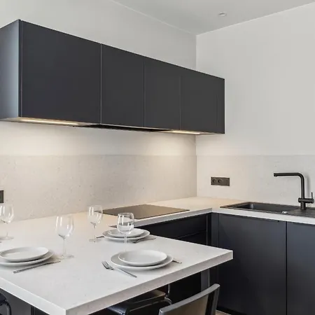 Apartment Escapade Lyonnaise - 6 Person In Sans Soucis Lyon
